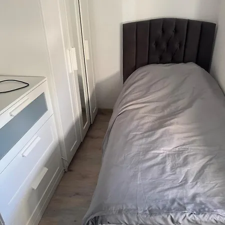 Grosse Am Hbf-vorplatz